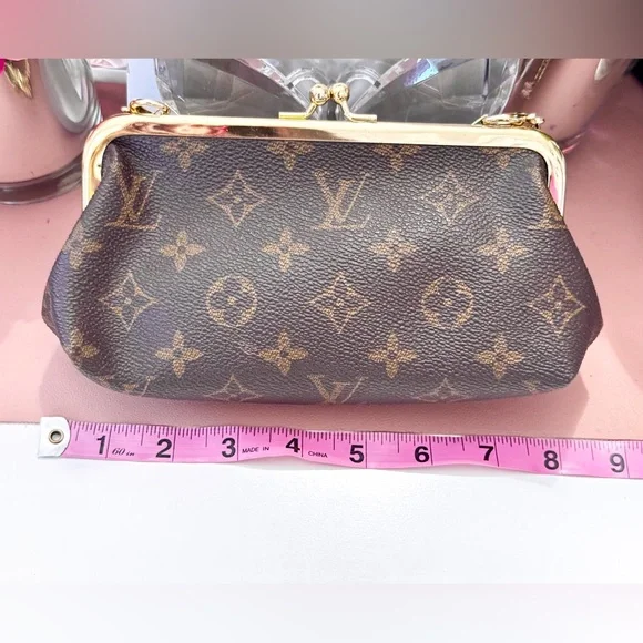 SOLD Vintage Louis Vuitton Kisslock Purse w COA - Picture 10 of 13